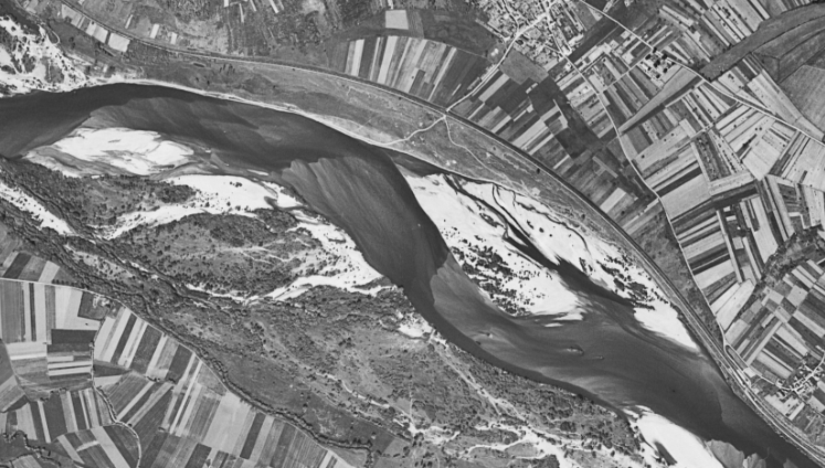 Courbe de la voie ferrée entre Tracy-sur-Loire et la halte des Girarmes - source Geoportail IGN